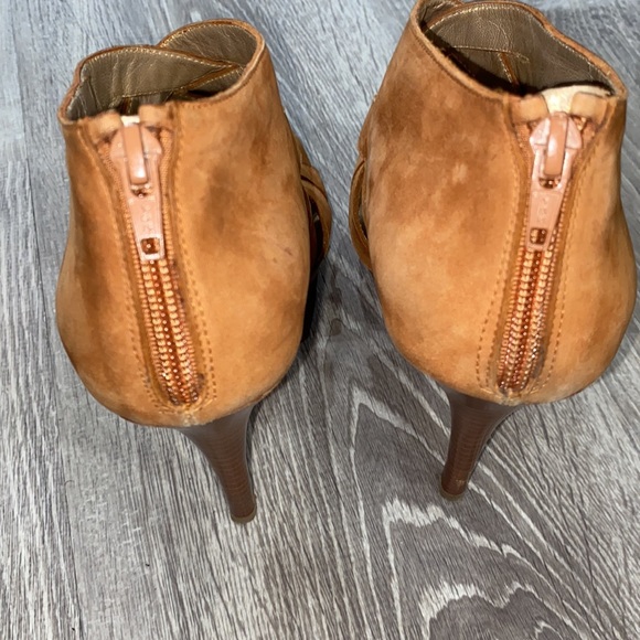 Stuart Weitzman women size 9 4in heel with Platform color: Chestnut - Picture 3 of 5